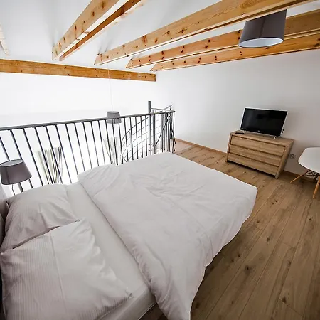 & Rewal * נישורזה