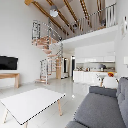 & Rewal * נישורזה